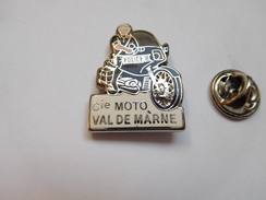 Superbe Pin's En Zamac , Police Nationale , Cie Moto Val De Marne , Motocycliste - Police