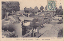 Le Port Du Canal De Bourgogne à Venarey - Les Laumes (chalands à Quai, Animation, Bois En Attente De Chargement) - Venarey Les Laumes