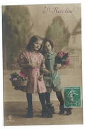 CPA Fantaisie - SAINT NICOLAS - Petites Filles Montées Sur Patins A Roulette Et Bouquets De Fleurs - Nikolaus