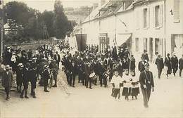 Ref T125- Carte Photo - Attichy - Oise - Ceremonie Religieuse - Defilé Religieux  - Carte Photo Bon Etat  - - Attichy