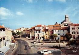 06-LA TURBIE- LA PLACE ET DOMINANT LE VILLAGE LE TROPHEE DES ALPES OU TOUR D'AUGUSTE - La Turbie