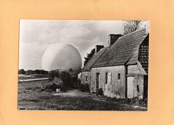 F2101 - PLEUMEUR BODOU - D22 - Station De Télécommunications Spatiales - Le Radôme - Pleumeur-Bodou