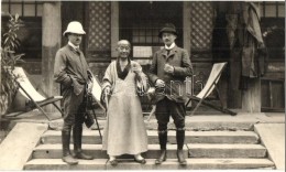 * T2/T3 ~1912 Shenyang, Mukden; German Imperialists With Monk, Photo (fl) - Non Classificati