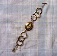 Montre FEMME MANGO Bracelet Cercle Doré Originale Et Très Chic ETAT NEUF - Orologi Moderni