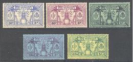 Nouvelles Hébrides: Yvert N° 95/99*/**; Petites Rousseurs - Unused Stamps