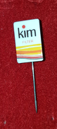 KIM, ORIGINAL VINTAGE CIGARETTE PIN BADGE - Autres & Non Classés