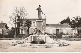 CPSM Lesparre - Le Monument Aux Morts - Lesparre Medoc