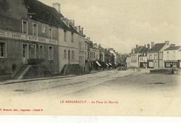 CPA (61 )  LE MERLERAULT La Place Du Marché  (parfait Etat) (B BUR) - Le Merlerault