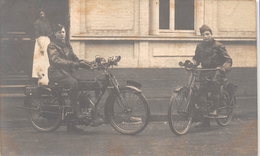 ¤¤  -  Carte-Photo De Militaires Non Située   -  Deux Motos " JAMES " ( Nortonne ?? )    -  ¤¤ - Motorfietsen