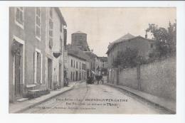 CPA 79- SECONDIGNY EN GATINE - RUE PRINCIPALE EN ARRIVANT DE L'ABSIE - Secondigny