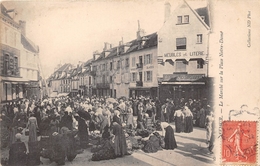 21-SEMUR- LE MARCHE SUR LA PLACE NOTRE-DAME - Semur