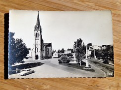 C.P.A. 33 MERIGNAC : Place Ch. De Gaulle, L' Eglise, En 1960 - Merignac