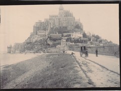 LE MONT SAINT MICHEL   - Vue Prise De La Digue ( Coté Arrivée )  -  Photo Souple 12 Cm X 9 Cm - Le Mont Saint Michel