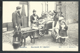 +++ CPA - BRUSSEL - BRUXELLES - Marchande De Légumes - Attelage Chien - Métier  // - Old Professions