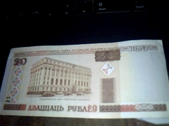 Biellorussie (belarus ) Billet De Banque Ayant Circulé De  20 Roubles BIELORUSSES Etat  TBE Année 2000 - Autres - Europe