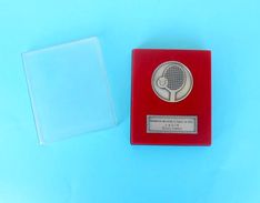 CROATIAN TENNIS CHAMPIONSHIP 1982. - Womans Pair ... Official Medal For 2nd Place In Original Box * Medaille Tenis - Kleding, Souvenirs & Andere