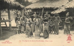 ** T1/T2 Khas-Kouénes, Le Pilage Du Riz Chez Les Khas Kouenes, Pilon A La Main / Women Pounding Rice - Unclassified