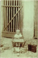 * T2 1915 Besztercebánya, Banska Bystrica; Kisgyerek Játékokkal / Child With Toys, Photo - Ohne Zuordnung