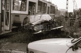 Cca 1985 Villamos és Taxi Karambolja, Helyszíni Felvételek, 11 Db Szabadon... - Autres & Non Classés