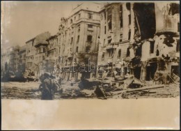 1956 Budapest, Baross Utcai Romok. Francia Sajtófotó / Photo From The 1956 Revolution. French Press... - Otros & Sin Clasificación