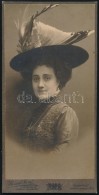 Cca 1900 Kalapdivat. Kossak Jelzett Fotó. / Cca 1900 Hat.fashion Photo 11x21 Cm - Otros & Sin Clasificación