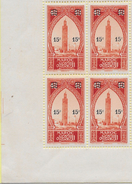 1930- 31  Maroc  N° 124   Nf**  MNH . Bloc De 4 Coin De Feuille . Surchargé. - Ungebraucht