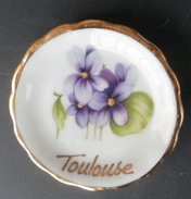 Assiette Miniature Violettes De TOULOUSE  Diamètre 4.7 Cm En Porcelaine Décoration Maïté - Limoges (FRA)