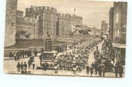 Windsor Castle Hill - 2nd Fife Guards   New -  F. Frith & Co. Reigate Nr 66977 - Windsor