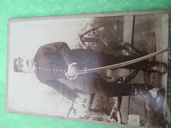 Photographie De Studio / Militaire En Pied Avec Sabre/19 éme Régiment/Paul Carles/Nice/.Vers 1900-1920          PHOTN257 - Guerre, Militaire