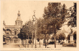 Delcampe - CIVRAY - La Place Et Le Monument Aux Morts      (96511) - Civray