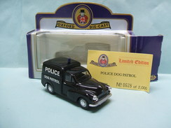 Oxford - MORRIS MINOR 1000 Van POLICE DOG PATROL Réf. MM036 BO 1/43 - Utilitari