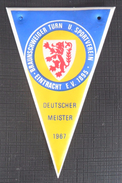 Braunschweiger Turn- Und Sportverein Eintracht Von 1895 E.V. GERMANY FOOTBALL CLUB CALCIO OLD PENNANT - Altri & Non Classificati