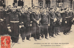 CPA 62 CALAIS FUNERAILLES DES 27 VICTIMES DU PLUVIOSE LES SCAPHANDRIERS ET LES VETERANS - Calais