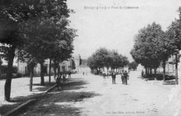 CPA - BAUGY (18) - Aspect De La Place Du Commerce En 1925 - Baugy