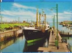 IJMUIDEN SHIPS NETHERLANDS  POSTCARD UNUSED - IJmuiden