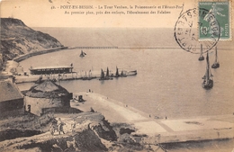 14-PORT-EN-BESSIN- LA TOUR VAUBAN, LA POISSONNERIE ET L'AVANT-PORT, AU PREMIER PLAN, PRES DES ENFANTS , L'EBOULEMENT - Port-en-Bessin-Huppain