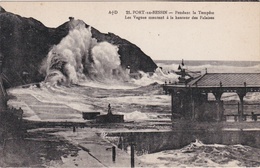 CPA  N°21 - Dept 14 - PORT EN BESSIN - Pendant La Tempête Les Vagues Montent A La Hauteur Des Falaises - Port-en-Bessin-Huppain