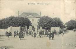 BREZOLLES - L'école Des Garçons (carte Vendue En L'état). - Andere Gemeenten