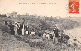 ¤¤  -   1430   -   ETABLES    -  Les Falaises , Un Jour De Fête   -  ¤¤ - Etables-sur-Mer