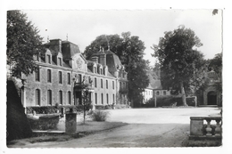BECHEREL  (cpsm 35)  Le Château De CARADEUC  Façade Sud Et Communs  -   - L 1 - Bécherel