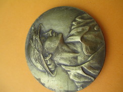 Médaille  De Table / Bronze/Pompier Féminin/ "offert Par L'Echo De Paris" / /Vers 1920-1930        MED132 - Otros & Sin Clasificación