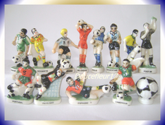 Foot 98 .. Lot De 13 Fèves Pays... Ref. AFF : 81-1998 ..( 0014) - Deportes