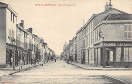 CPA 51 VITRY LE FRANCOIS RUE DE FRIGNICOURT Commerces - Vitry-le-François