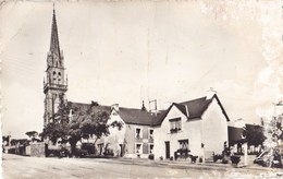 SAINT-GILLES-VIEUX-MARCHE.- Le Centre Et L'Eglise. CPSM 9x14 RARE - Saint-Gilles-Vieux-Marché