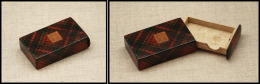 Boîte Mauchline Rectangulaire, Ouverture à Glissière, Timbre Reine Victoria Sur Le Dessus, 1 Comp., - Stamp Boxes