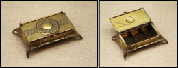 Boîte "Art Nouveau" En Bronze Doré Avec Motifs Sur Couvercle, 3 Comp., 100x68x30mm. - TB - Stamp Boxes