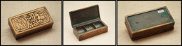 Boîte "Tiffany Studios N°802" Série Zodiac, En Bronze à Patine Antique, 3 Comp., 92x46x25mm, Sup - Postzegeldozen