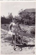 Old Original Photo - Little Girl With Her Bicycle - 8.4x5.7 Cm - Personas Anónimos