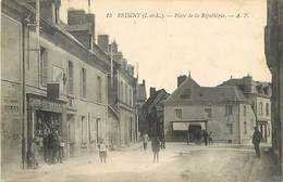 PIE-17-P.T.FR. 2337 : REUGNY. PLACE DE LA REPUBLIQUE. - Reugny