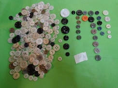 + De 200g De Boutons Ancien En Verre Lot 1 - Buttons